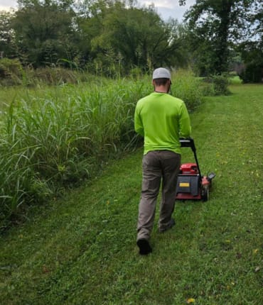 Cookeville Lawn Care Crew Push Mowing Cookeville Lawn Care Crew Push Mowing